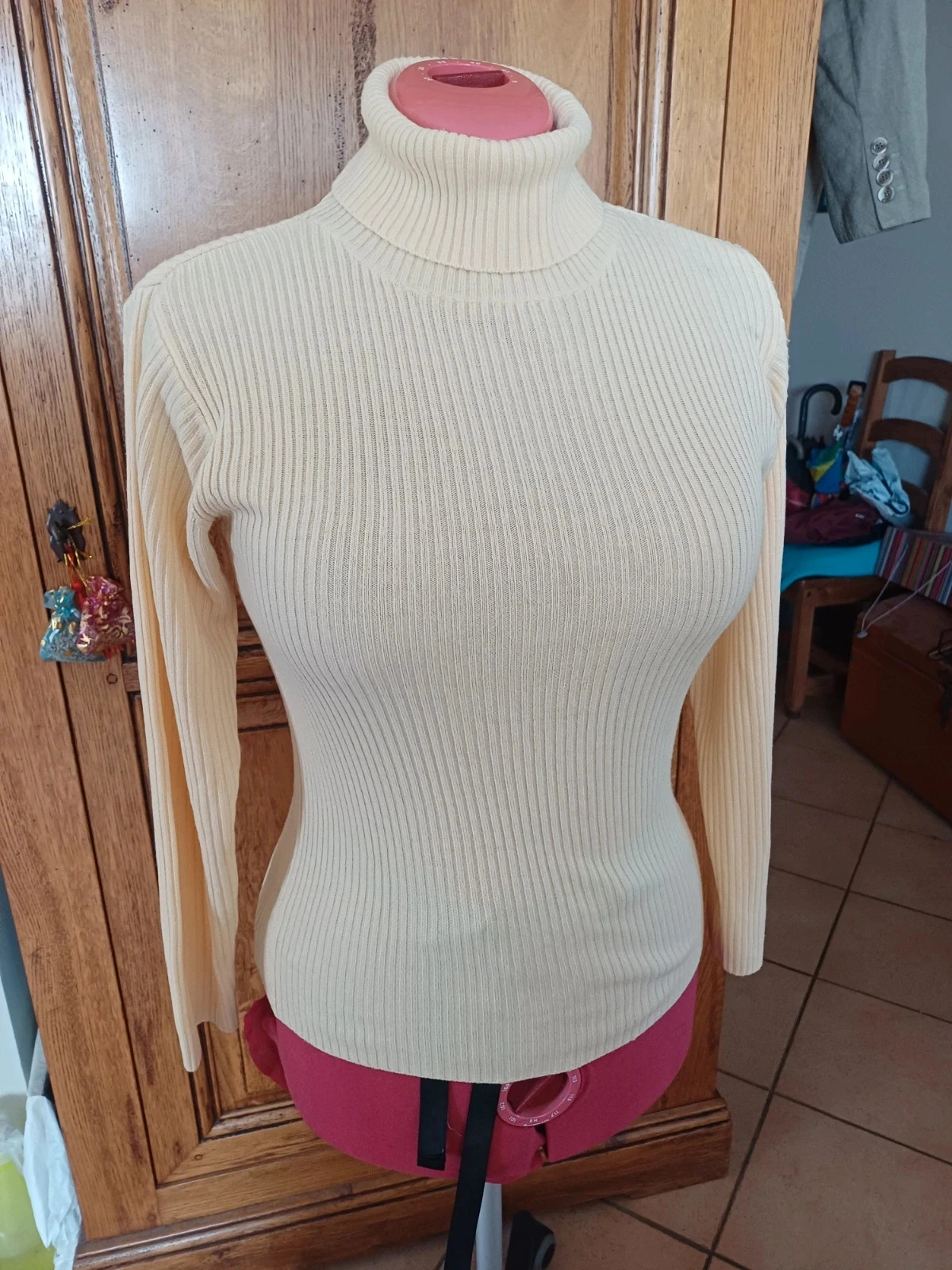 Pull col roulé jaune taille 38